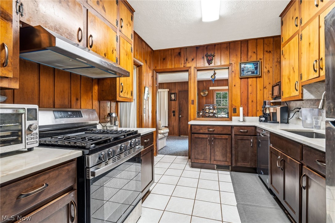 1415 Clifton Place Lakewood OH 44107