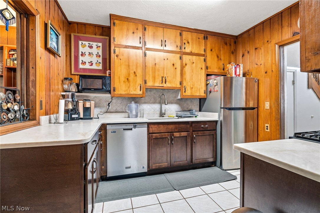 1415 Clifton Place Lakewood OH 44107