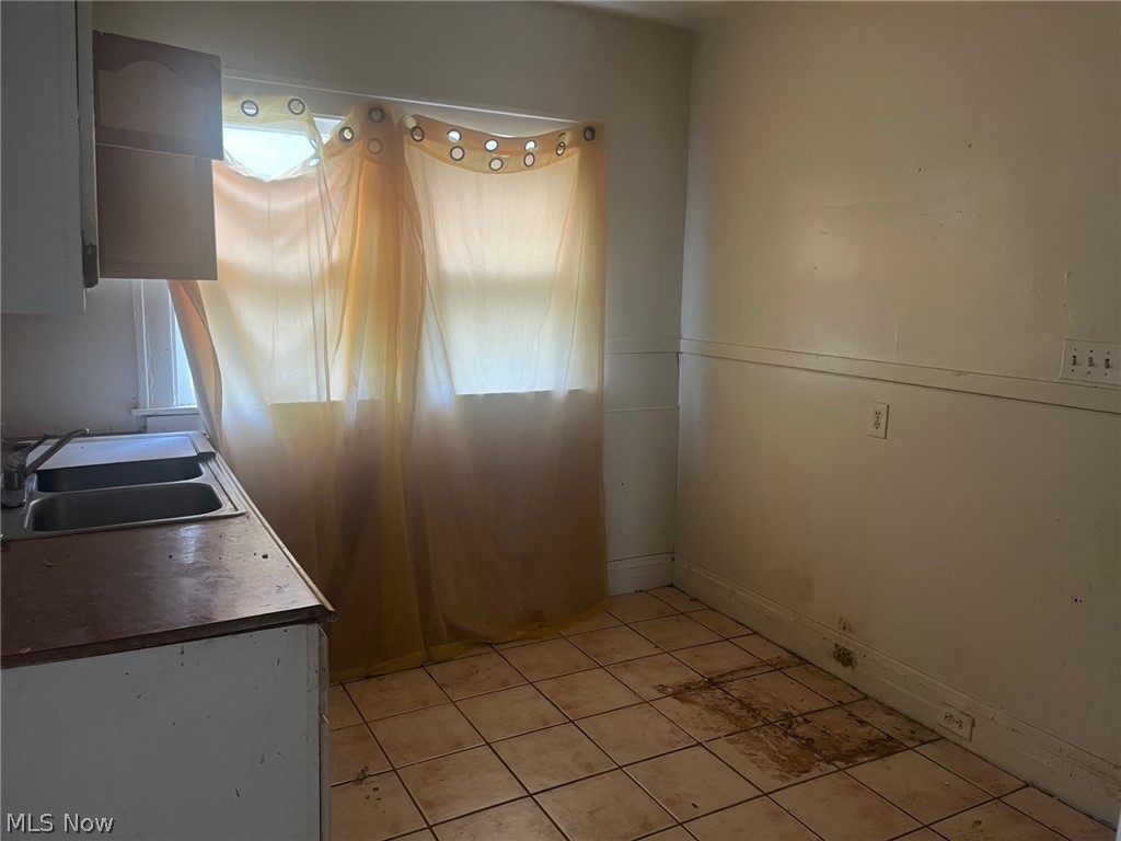 1083 E 177th Street Cleveland OH 44119
