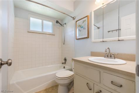 119-121 Swartz Road Akron OH 44319