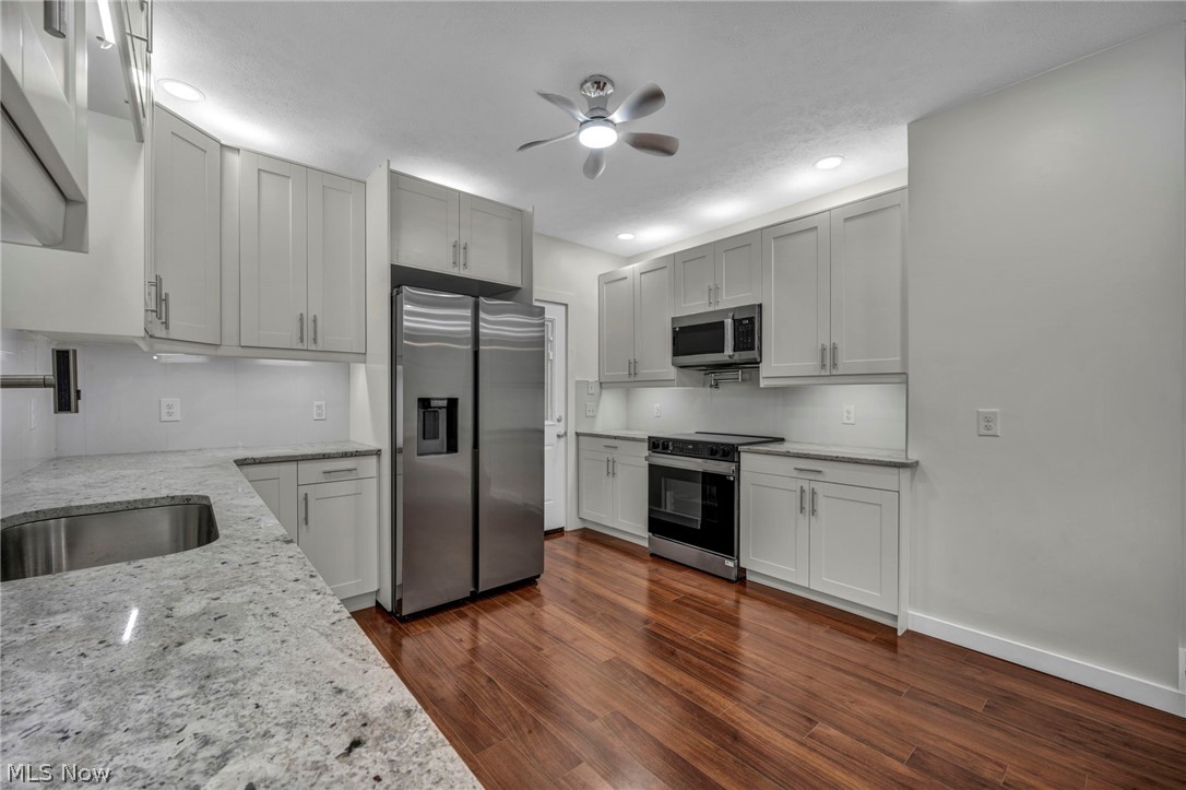 2124 Wascana Avenue Lakewood OH 44107