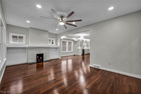 2124 Wascana Avenue Lakewood OH 44107