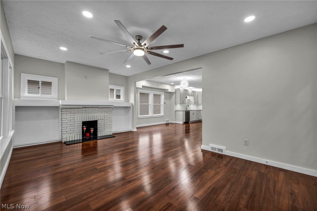 2124 Wascana Avenue Lakewood OH 44107