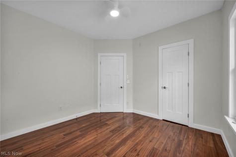 2124 Wascana Avenue Lakewood OH 44107