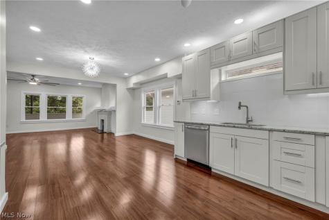 2124 Wascana Avenue Lakewood OH 44107