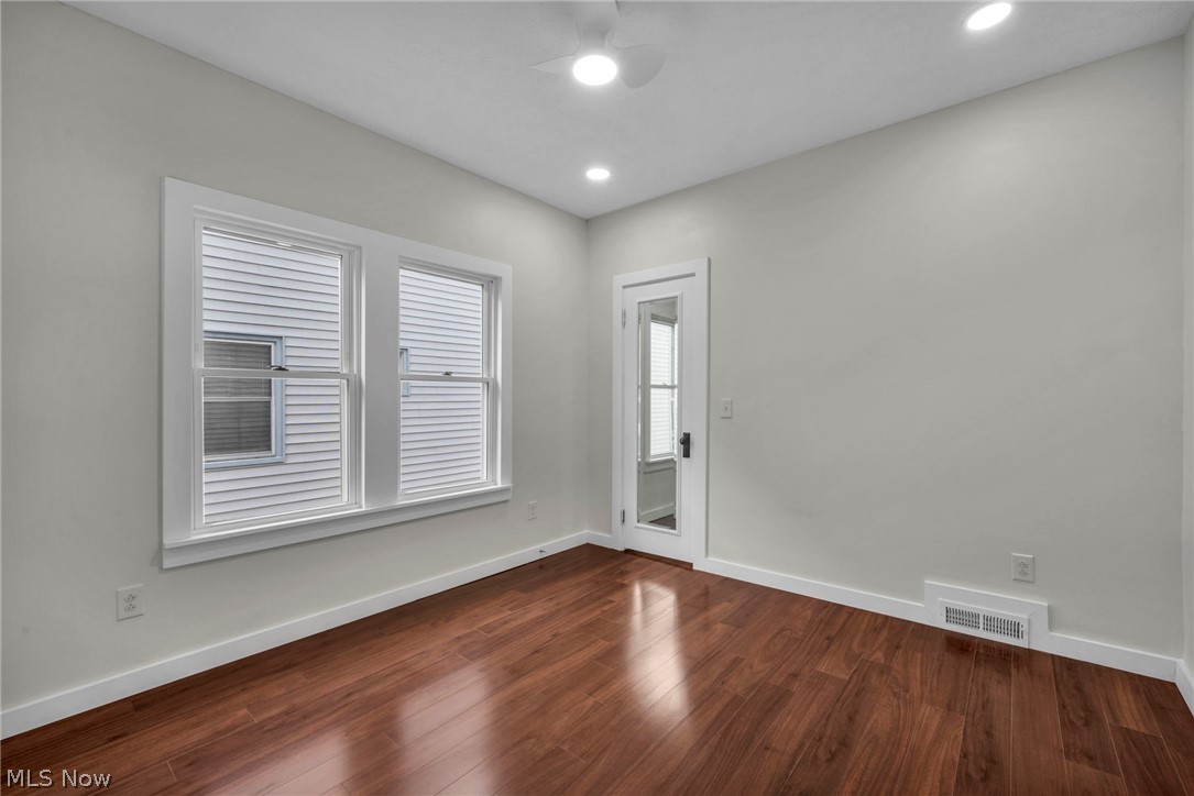 2124 Wascana Avenue Lakewood OH 44107