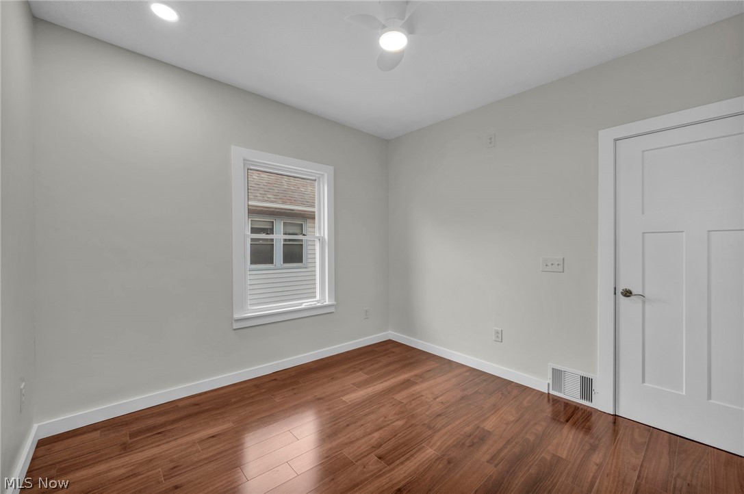 2124 Wascana Avenue Lakewood OH 44107