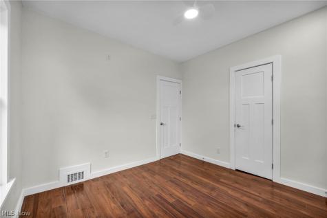 2124 Wascana Avenue Lakewood OH 44107