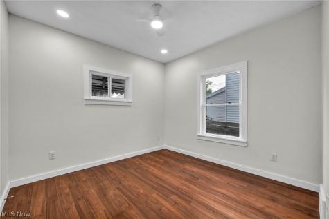 2124 Wascana Avenue Lakewood OH 44107