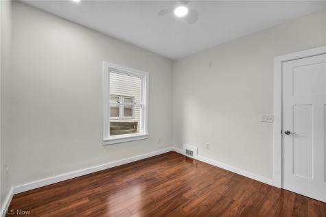 2124 Wascana Avenue Lakewood OH 44107