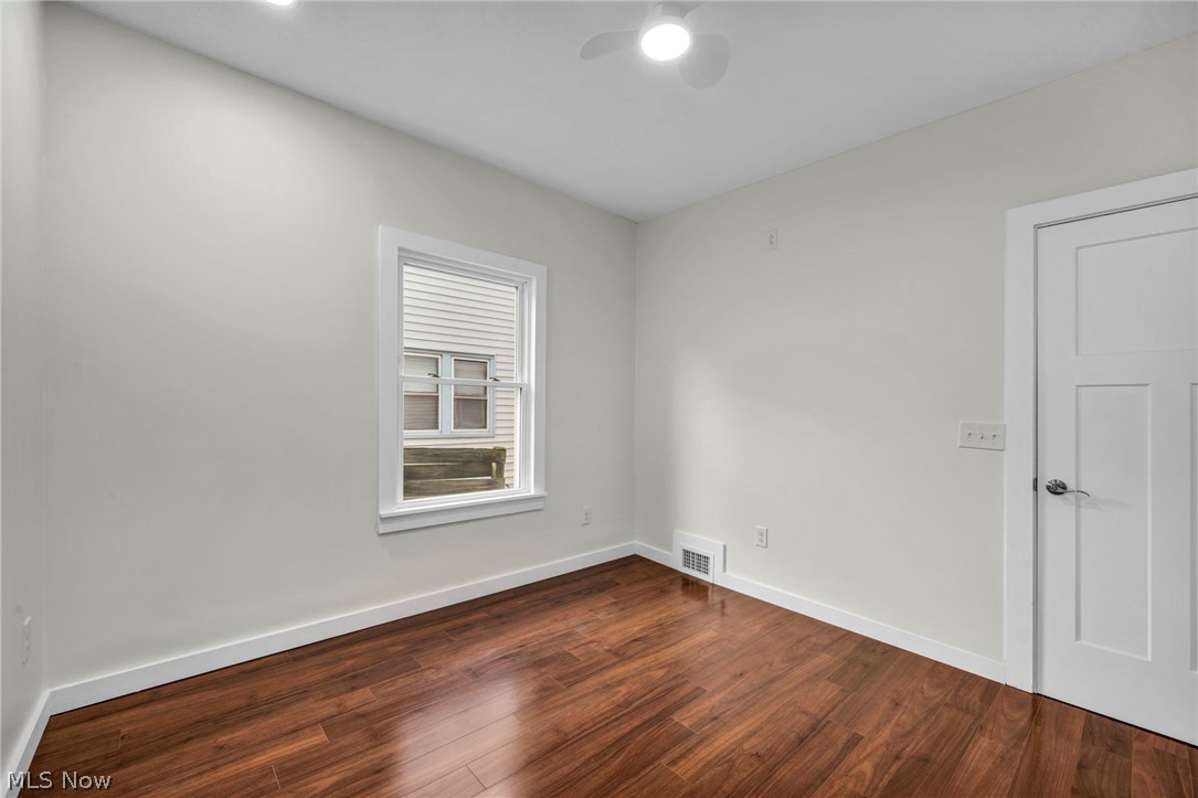 2124 Wascana Avenue Lakewood OH 44107