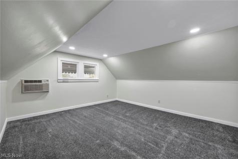 2124 Wascana Avenue Lakewood OH 44107