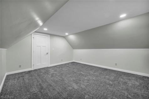 2124 Wascana Avenue Lakewood OH 44107