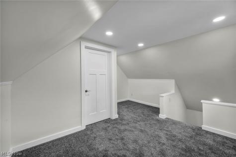 2124 Wascana Avenue Lakewood OH 44107