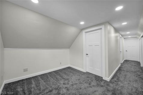 2124 Wascana Avenue Lakewood OH 44107
