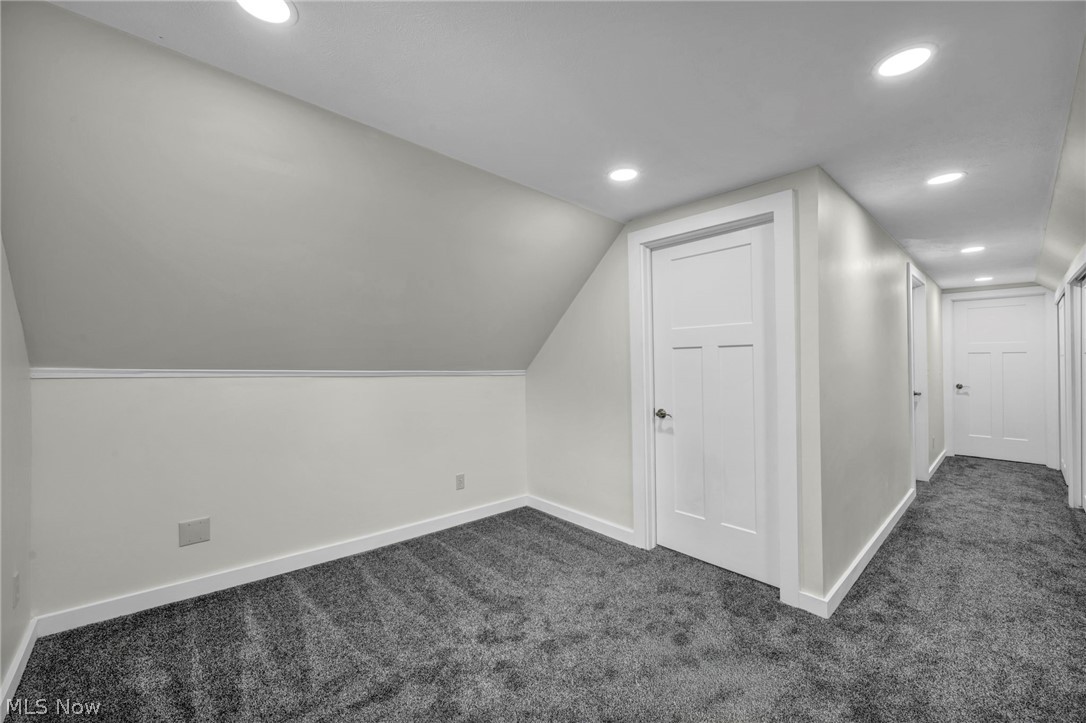 2124 Wascana Avenue Lakewood OH 44107