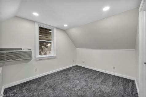 2124 Wascana Avenue Lakewood OH 44107