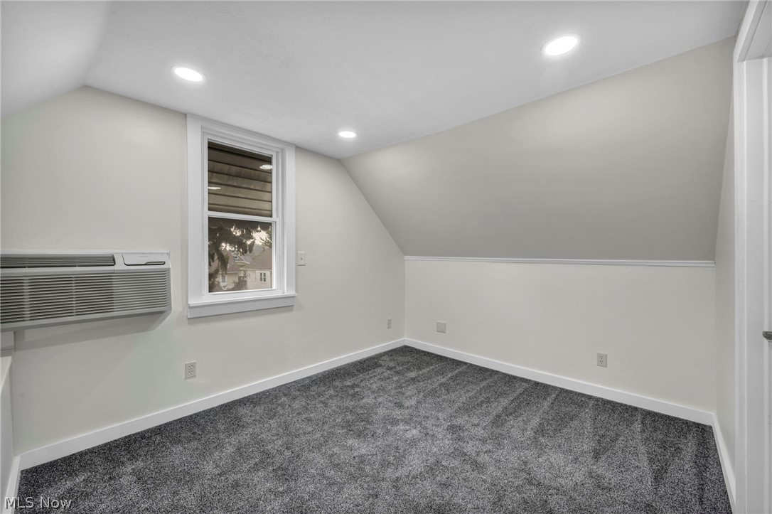 2124 Wascana Avenue Lakewood OH 44107