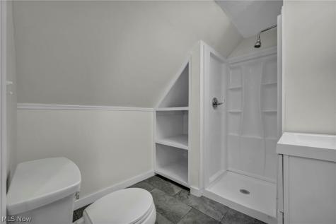 2124 Wascana Avenue Lakewood OH 44107