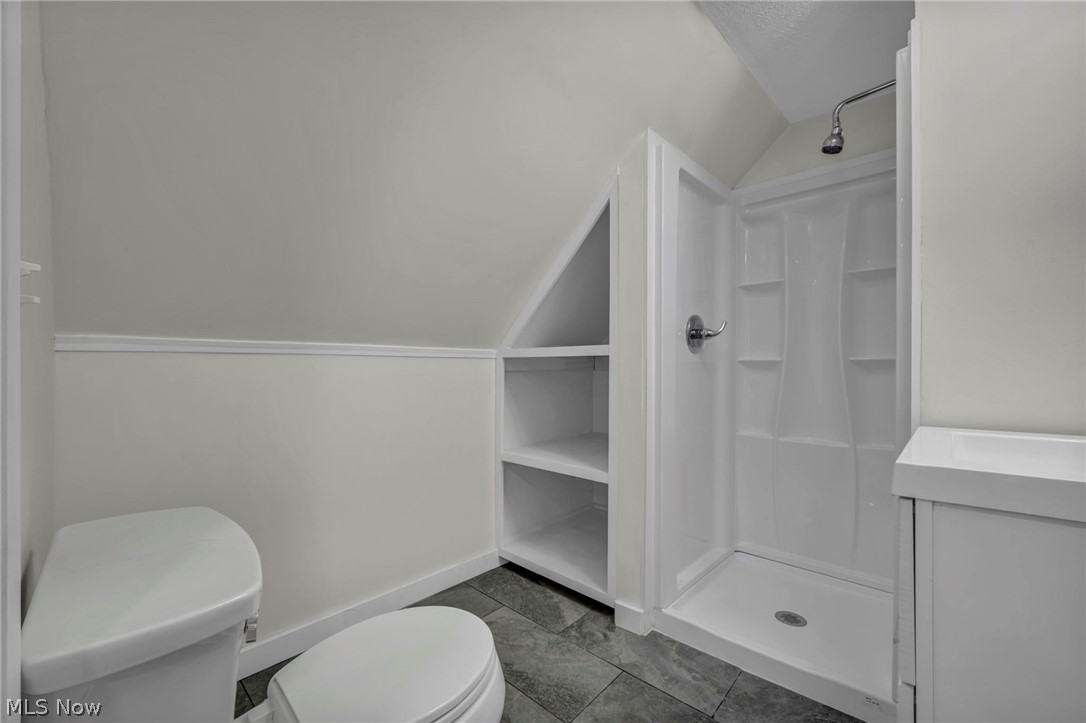 2124 Wascana Avenue Lakewood OH 44107