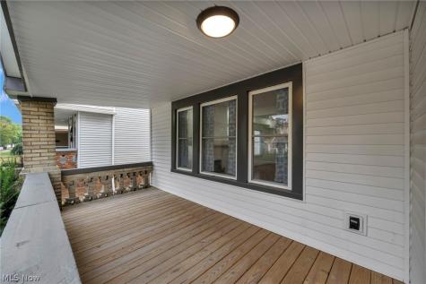 2124 Wascana Avenue Lakewood OH 44107