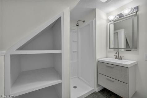 2124 Wascana Avenue Lakewood OH 44107