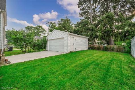 2124 Wascana Avenue Lakewood OH 44107