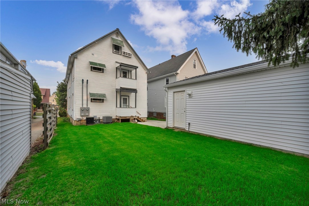 2124 Wascana Avenue Lakewood OH 44107