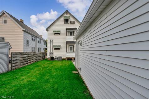 2124 Wascana Avenue Lakewood OH 44107