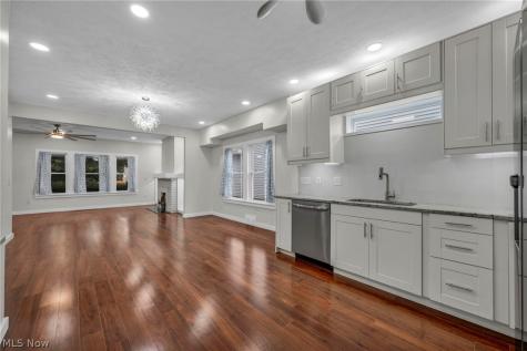 2124 Wascana Avenue Lakewood OH 44107