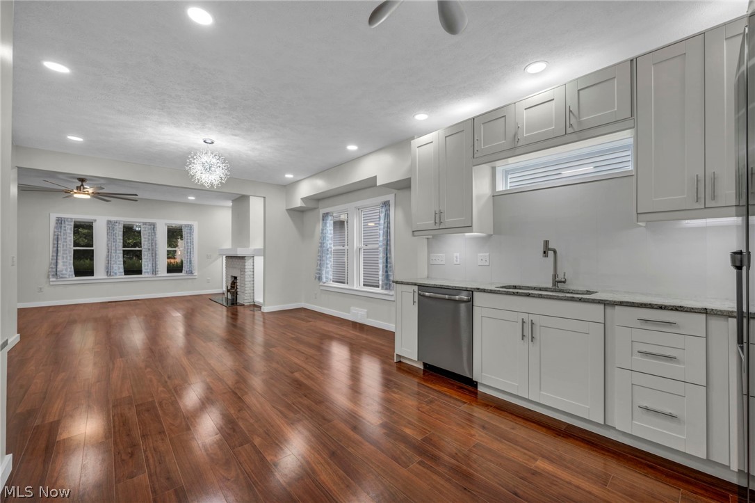 2124 Wascana Avenue Lakewood OH 44107