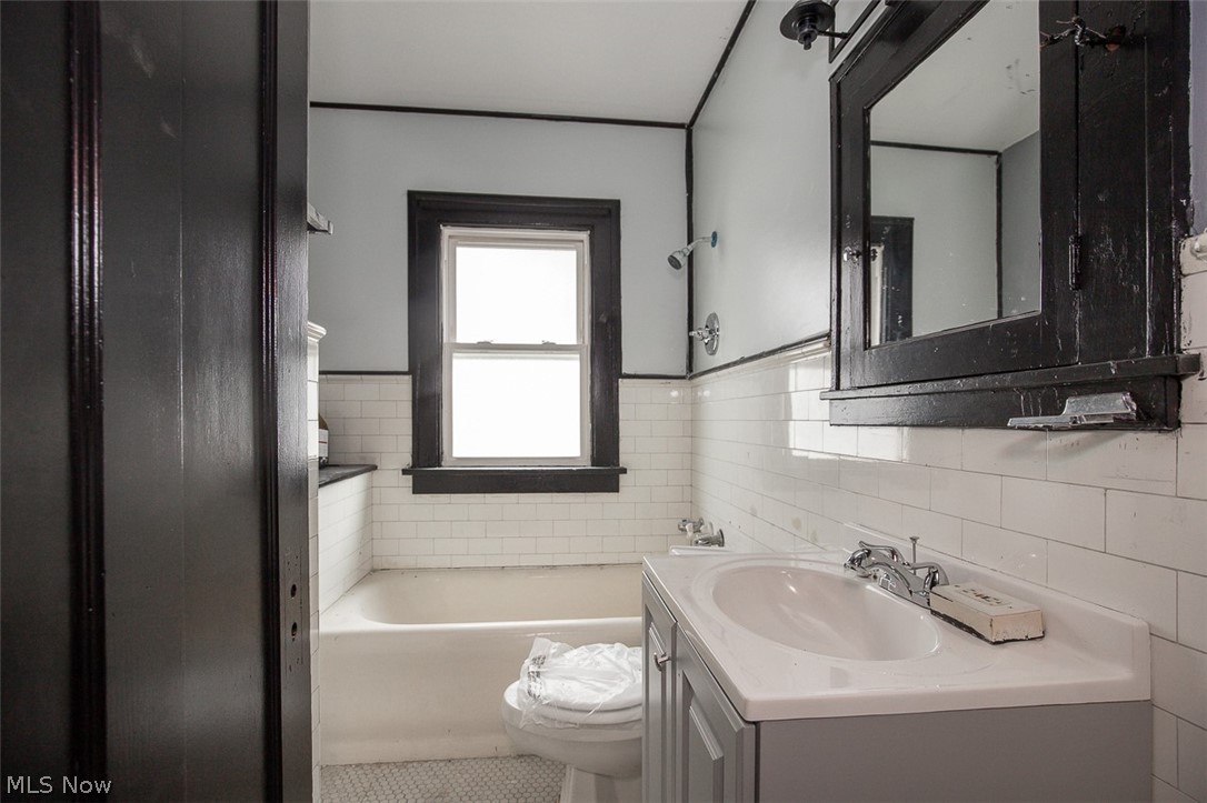 1868-1870 Lampson Road East Cleveland OH 44112