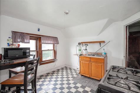 716 E 160th Street Cleveland OH 44110