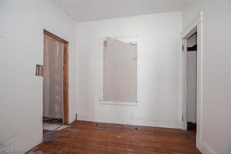 716 E 160th Street Cleveland OH 44110