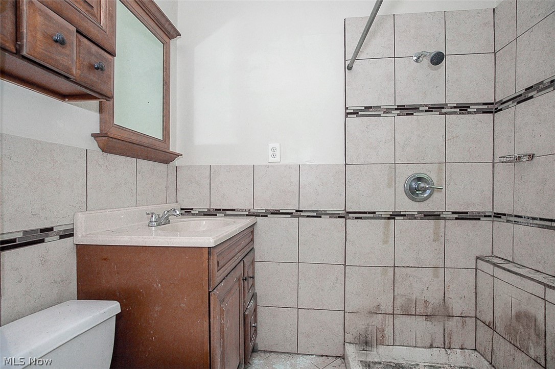716 E 160th Street Cleveland OH 44110
