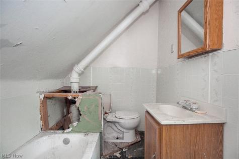 716 E 160th Street Cleveland OH 44110