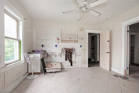 716 E 160th Street Cleveland OH 44110