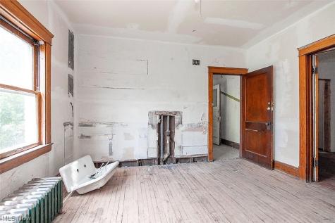 716 E 160th Street Cleveland OH 44110
