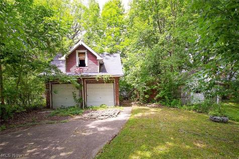 716 E 160th Street Cleveland OH 44110