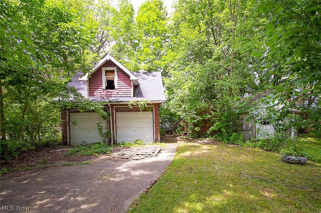 716 E 160th Street Cleveland OH 44110
