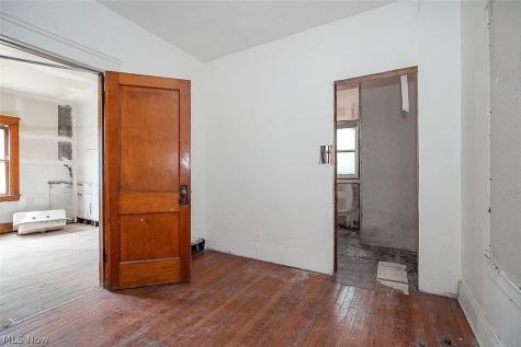 716 E 160th Street Cleveland OH 44110