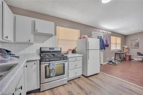 1927 Preston Avenue Akron OH 44305