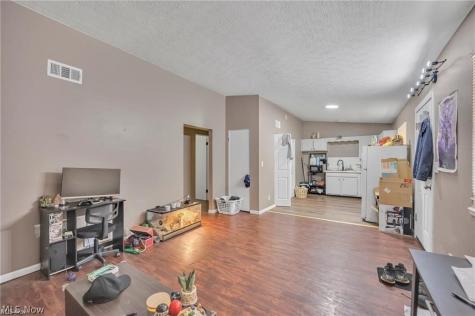 1927 Preston Avenue Akron OH 44305