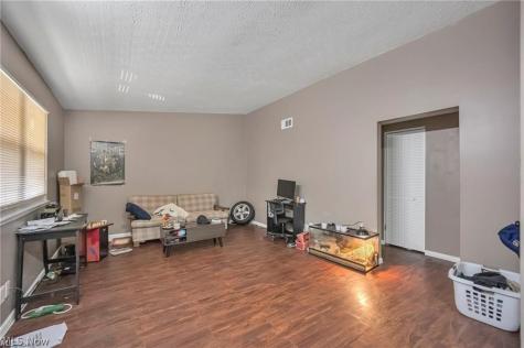 1927 Preston Avenue Akron OH 44305