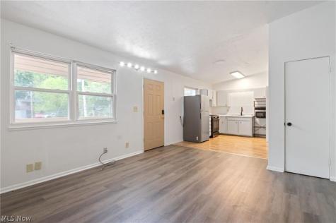 1927 Preston Avenue Akron OH 44305