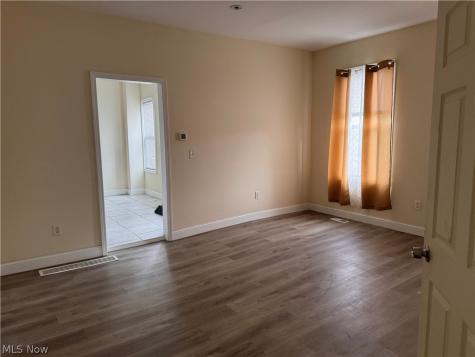 2233 W 98th Cleveland OH 44102