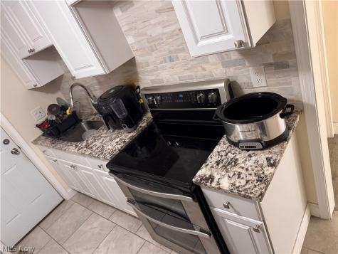 2233 W 98th Cleveland OH 44102