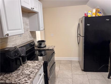 2233 W 98th Cleveland OH 44102
