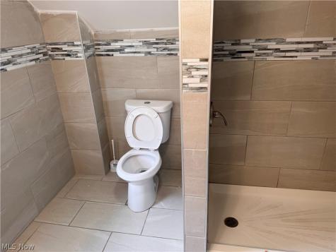 2233 W 98th Cleveland OH 44102
