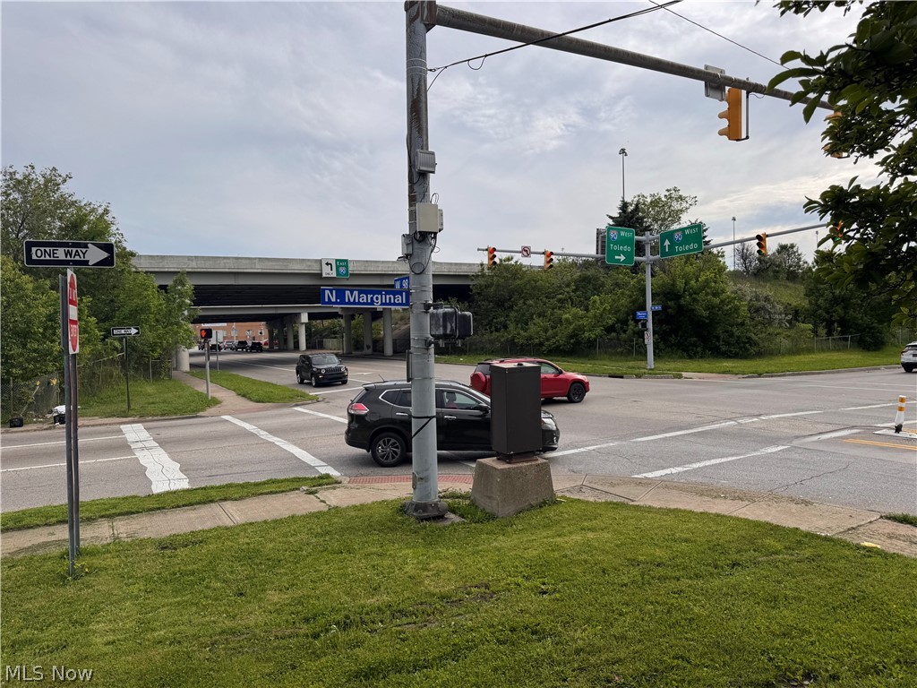 2233 W 98th Cleveland OH 44102